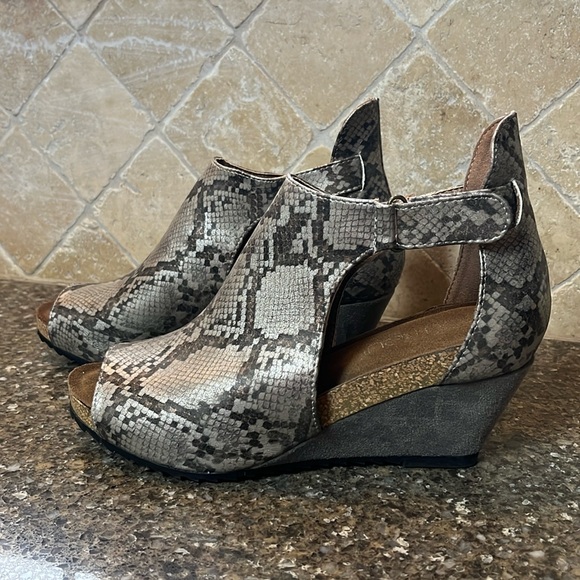 Corkys Boutique Wedge - Picture 1 of 7